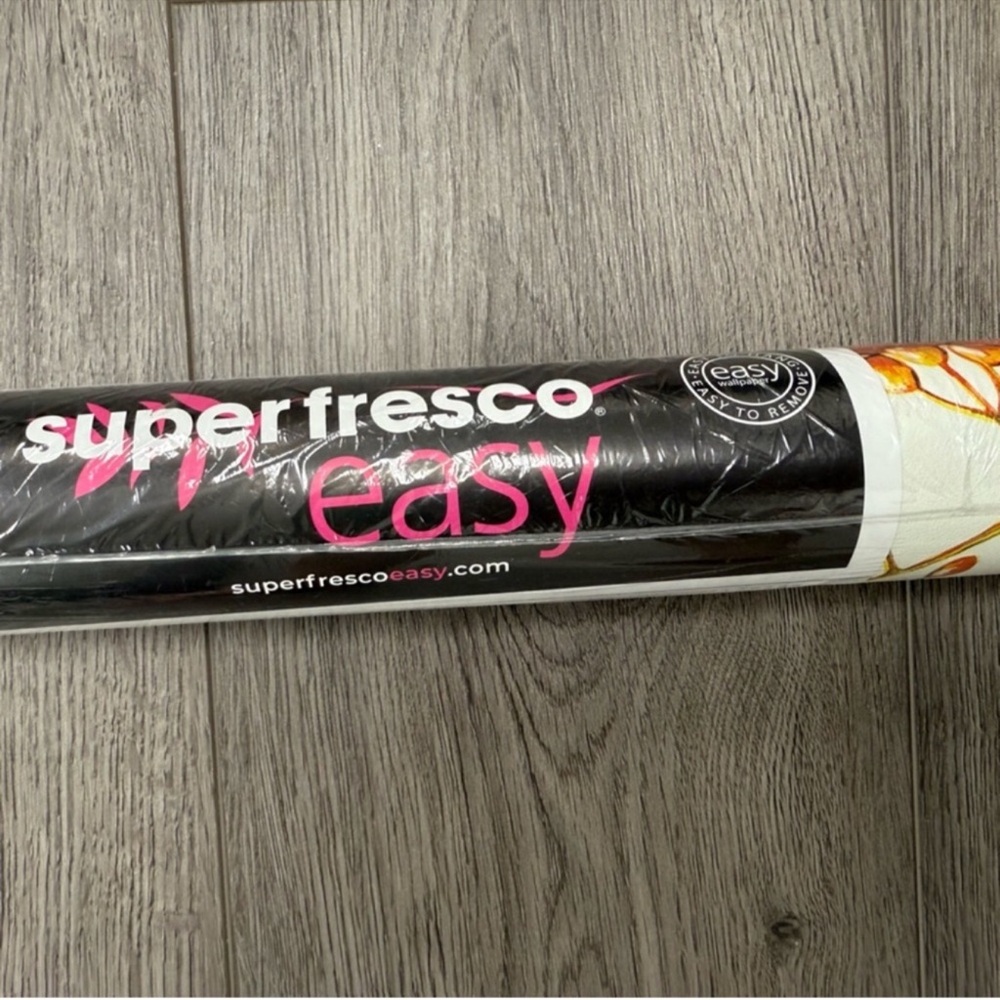 New! 1 Roll Adilah White Tropical Floral Wallpaper by Superfresco Easy, 56 sq ft - Picture 9 of 11